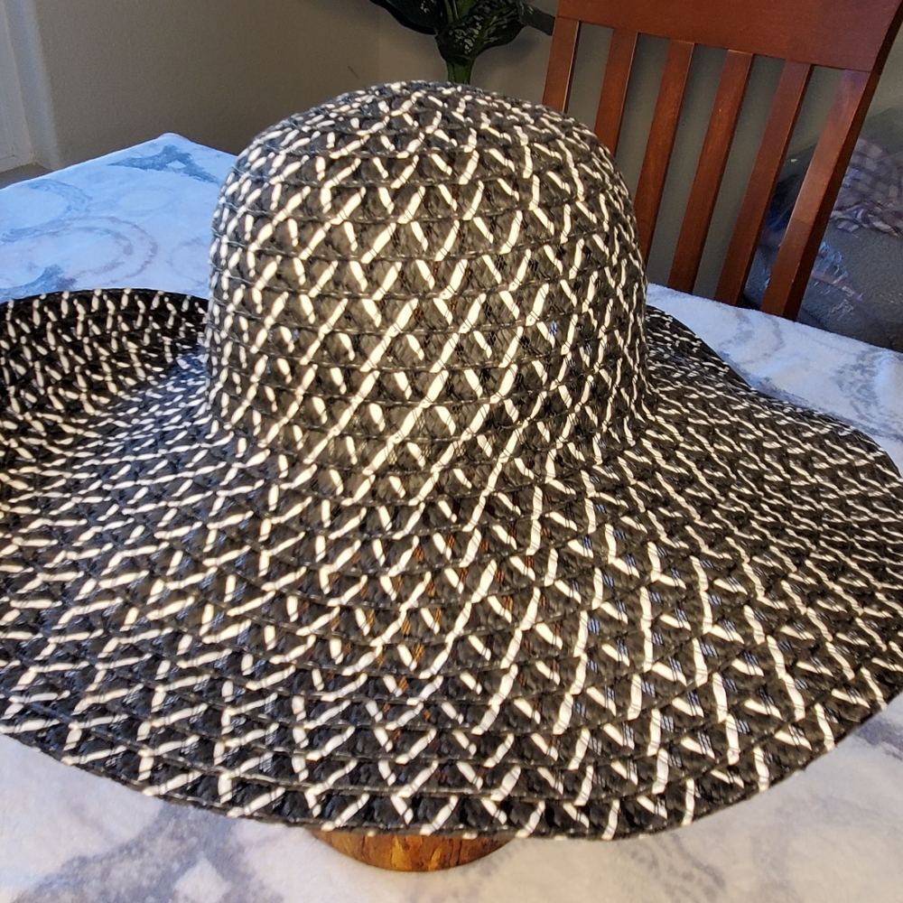 NWOT  Finely Woven Summer Hat - black & white - Picture 2 of 11